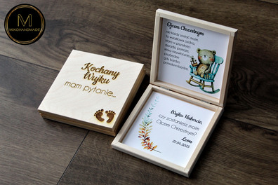Pudełko z prośbą o zostanie Ojcem Chrzestnym - Stópki
