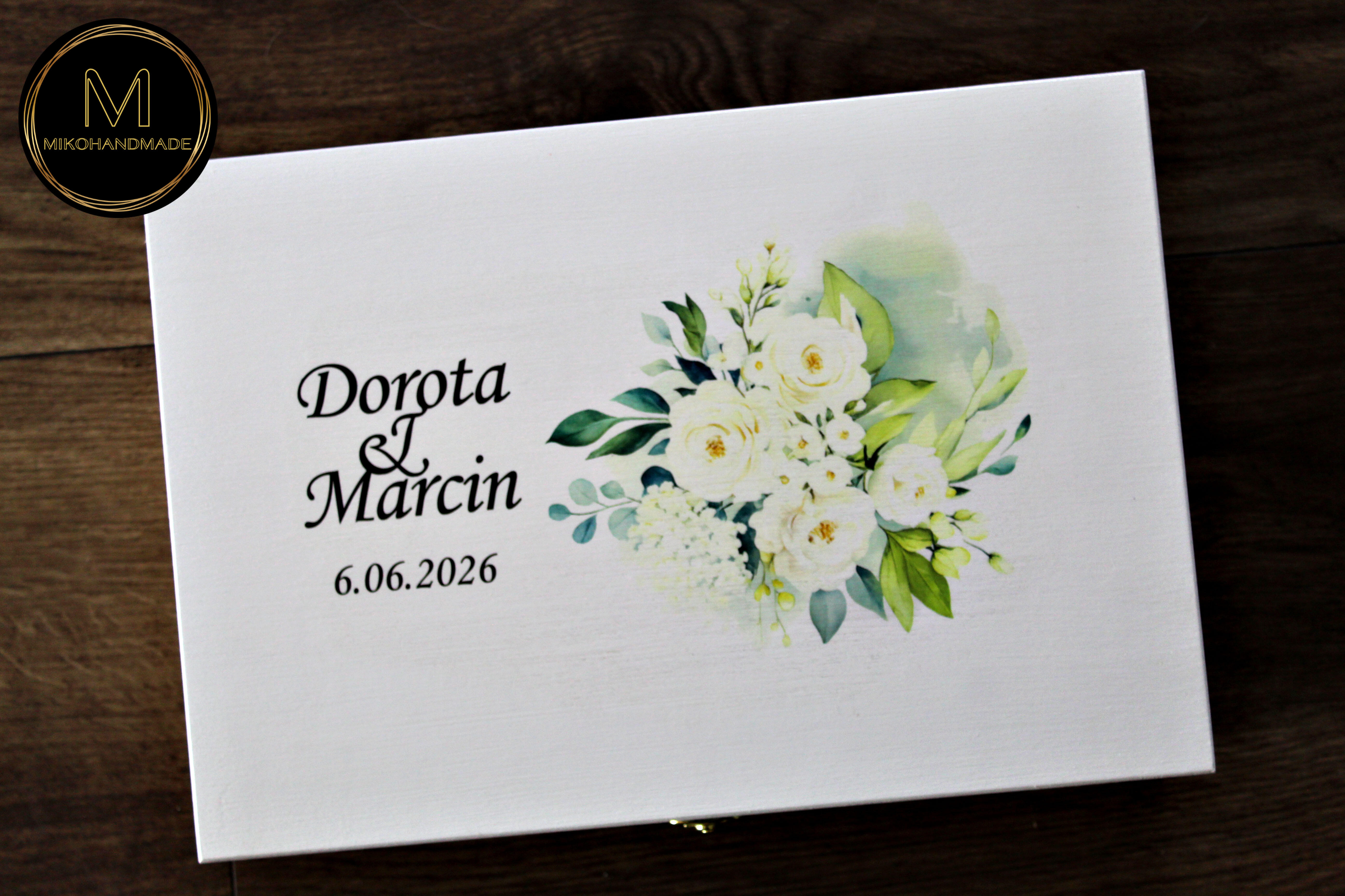 Duża personalizowana skrzynka na prezent ślubny – Biały Kwiat (3)