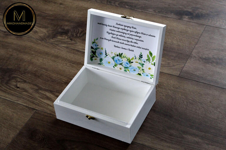 Personalizowana skrzynka na pamiątkę ślubu – prezent dla Młodej Pary - biało błękitne kwiaty (2)