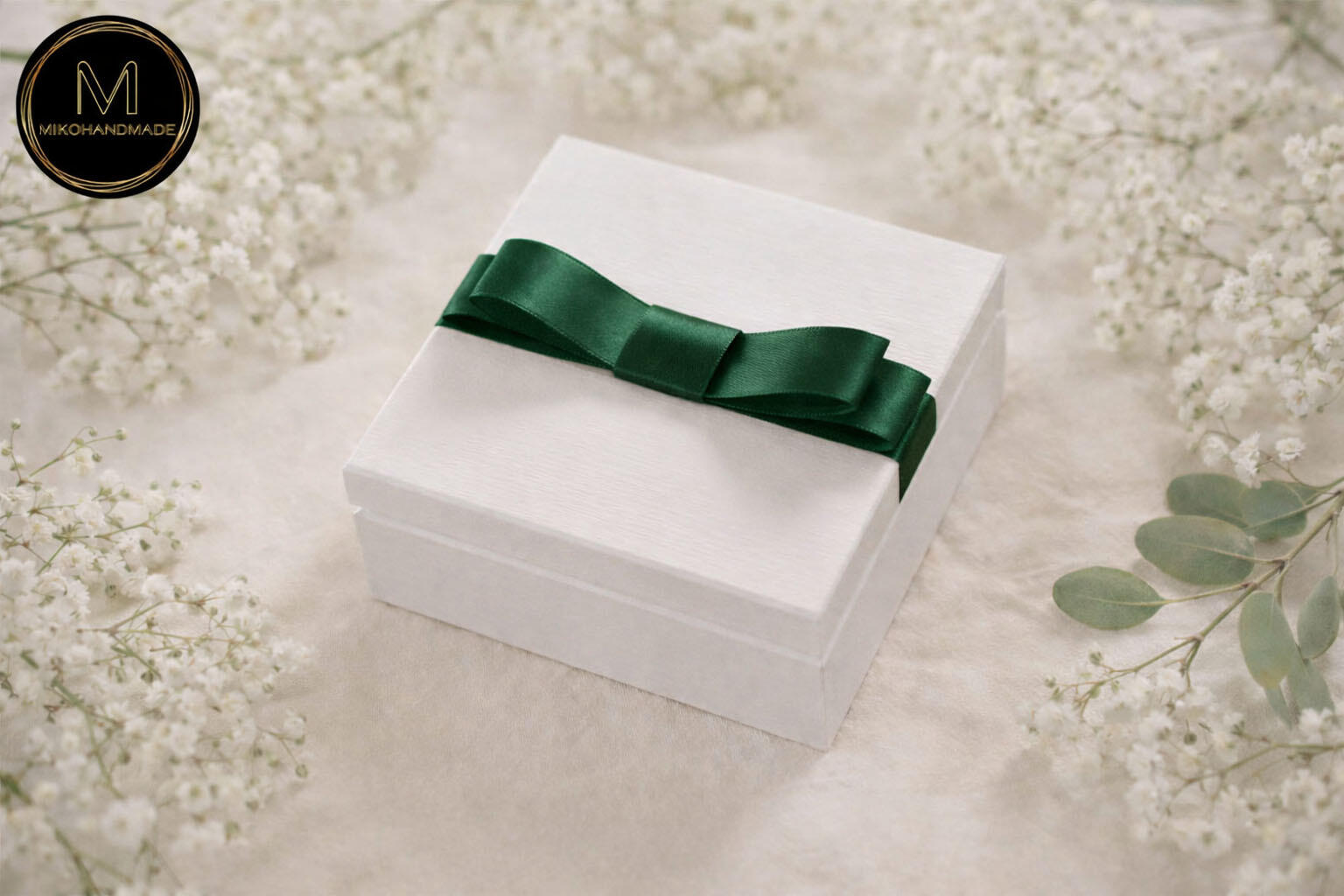 Eleganckie, białe pudełko na obrączki ślubne „Modern Glamour” – personalizowany dodatek na Wasz wyjątkowy dzień (4)