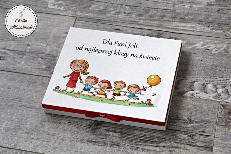 Pudełko na czekoladki Merci - Pani z dziećmi (1)