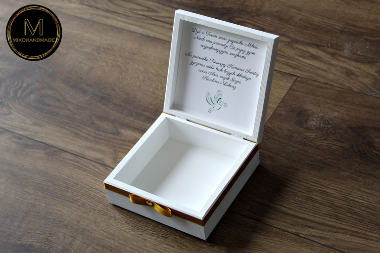 Eleganckie Pudełko na Pamiątkę Pierwszej Komunii Świętej – Personalizowany Prezent - Ramka (2)