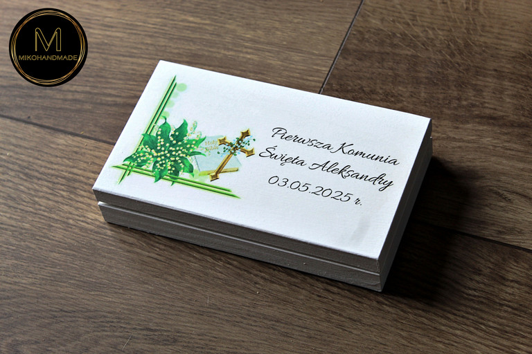 Eleganckie drewniane pudełko na pieniądze – Prezent na Pierwszą Komunię Świętą