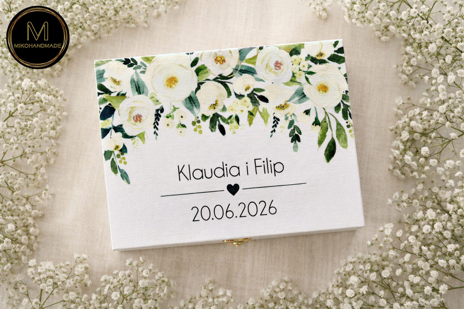 Personalizowana skrzynka na pamiątkę ślubu – prezent dla Młodej Pary - białe kwiaty (3)