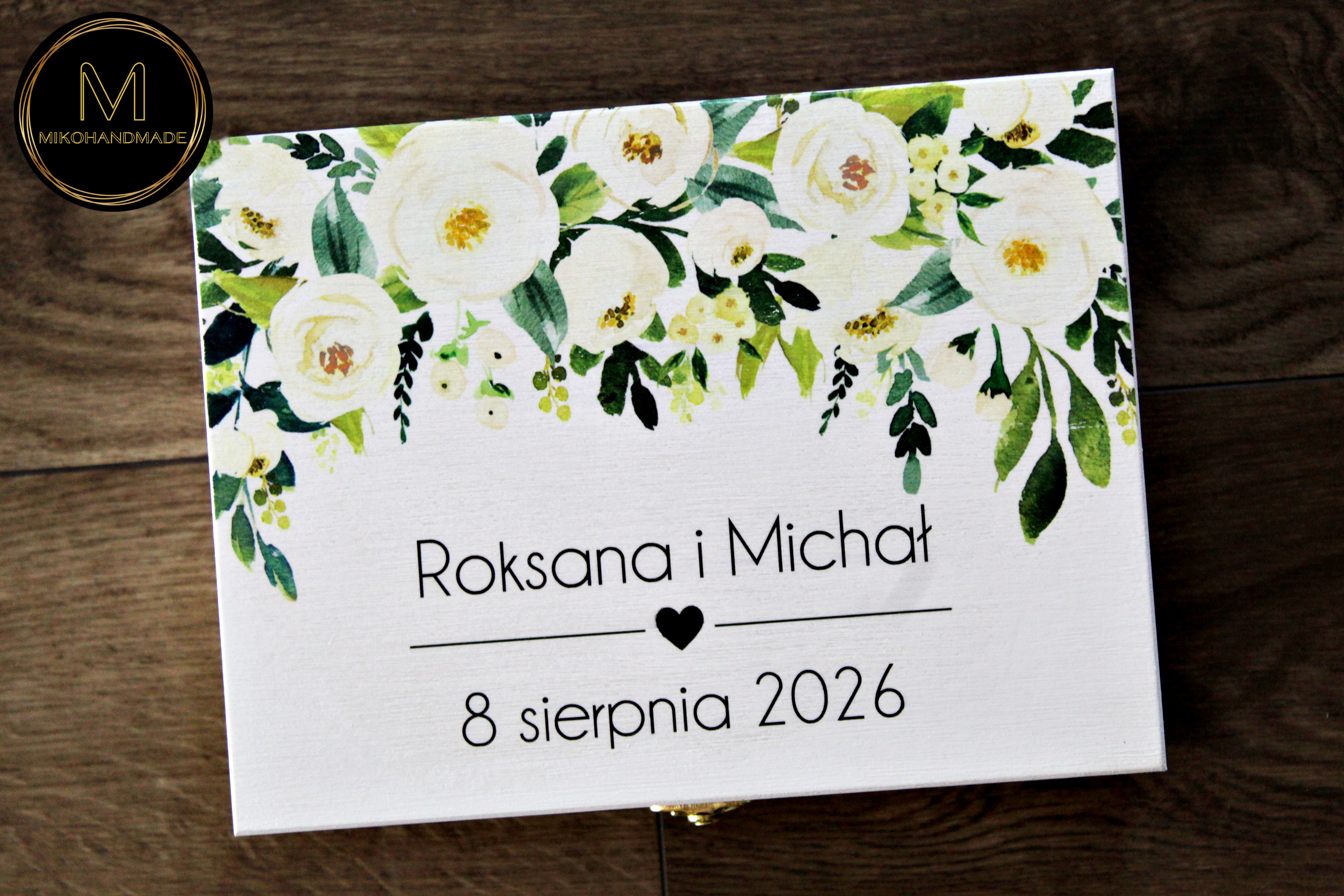 Personalizowana skrzynka na pamiątkę ślubu – prezent dla Młodej Pary - białe kwiaty (4)