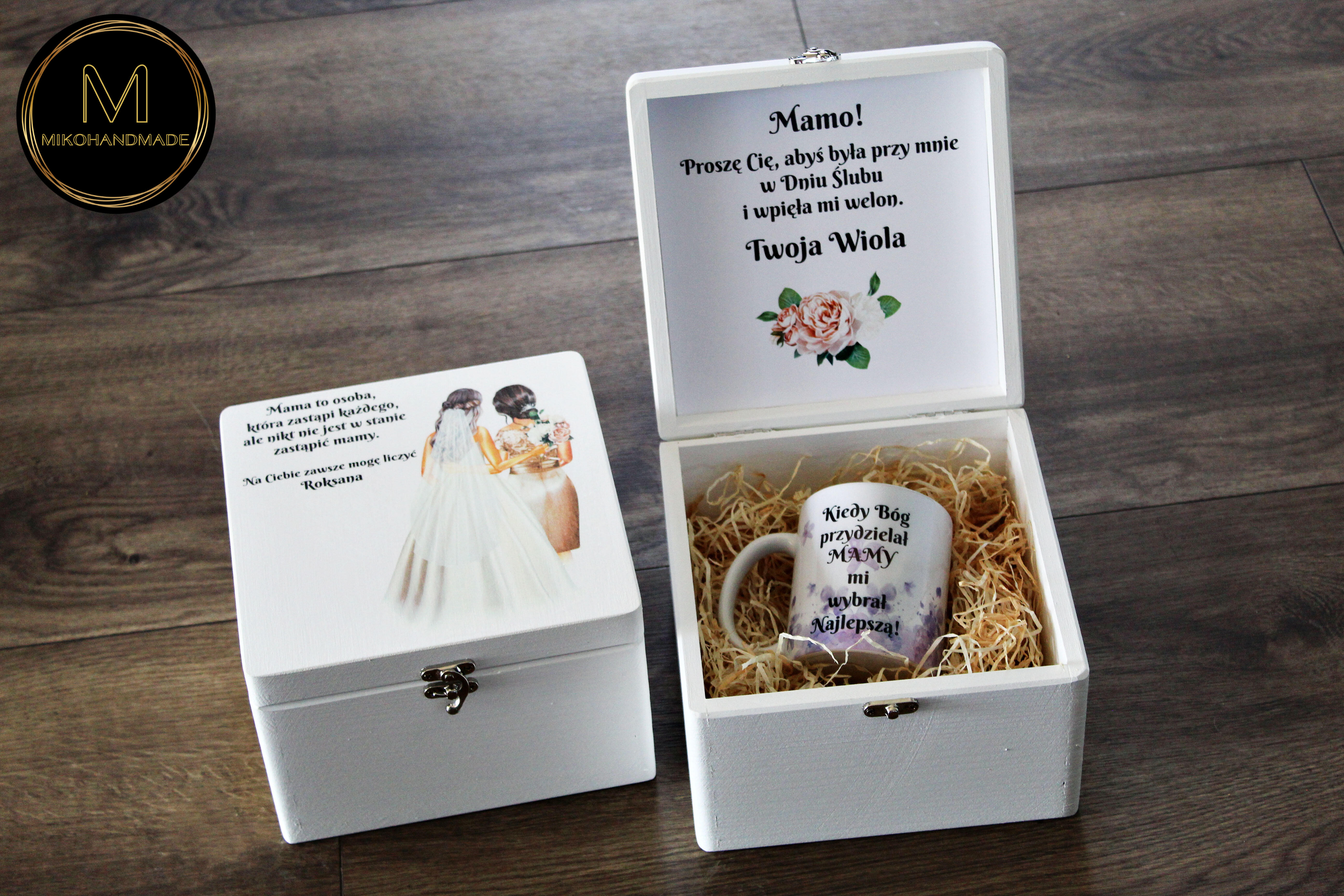 Prośba o pomoc w dniu ślubu dla Mamy - personalizowany wygląd osób + kubek (Wz.1)