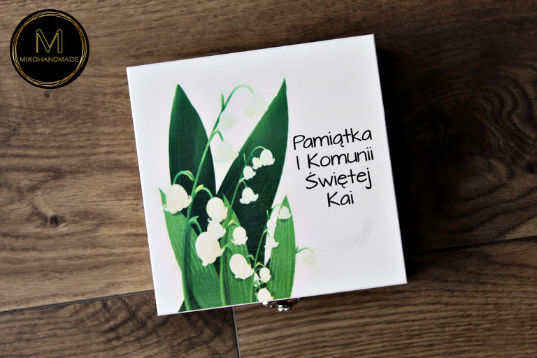 Personalizowane Drewniane Pudełko na Pamiątkę Pierwszej Komunii Świętej – Konwalie (3)